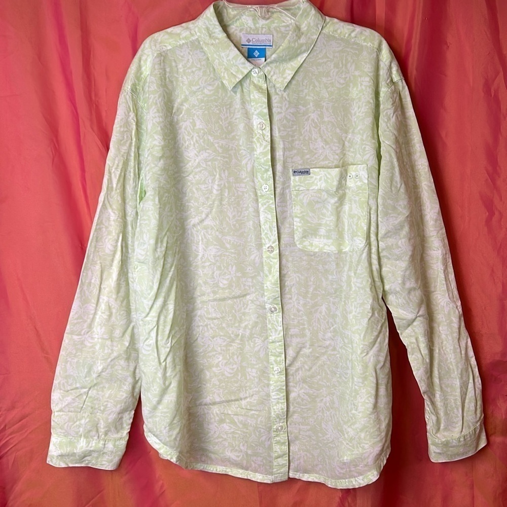 Columbia Sportswear Women’s Blouse Size L Pale Lime Green White Print EUC